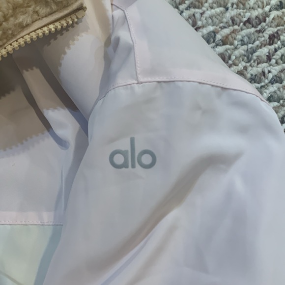 NWOT beautiful reversible ALO jacket with hood. - Picture 5 of 6